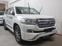 Selling White Toyota Land Cruiser 2018 Automatic Diesel for sale
