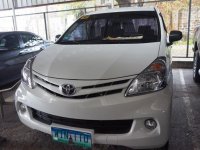 Selling White Toyota Avanza 2014 in Manila