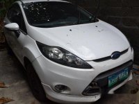 White Ford Fiesta 2013 at 49000 km for sale