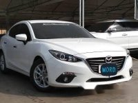 White Mazda 3 2015 at 15000 km for sale