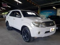 Selling White Toyota Fortuner 2010 Automatic Diesel at 118000 km 