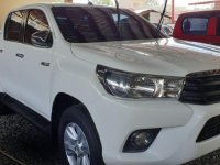 White Toyota Hilux 2016 at 10000 km for sale