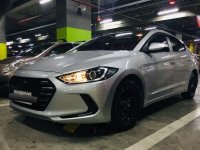 Selling Silver Hyundai Elantra 2017 in Dasmariñas