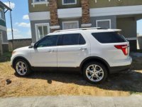 Sell White 2014 Ford Explorer Automatic Gasoline 