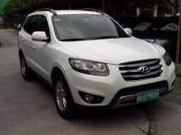 Selling White Hyundai Santa Fe 2011 Automatic Diesel at 60000 km in Pasig