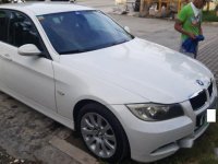 White Bmw 320I 2009 at 70000 km for sale 