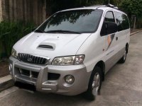 White Hyundai Starex 2002 for sale in Quezon City 
