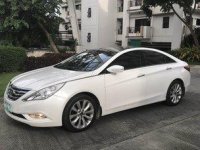 Sell White 2011 Hyundai Sonata at 30000 km 