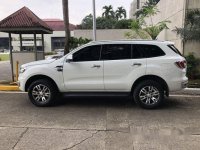 White Ford Everest 2016 at 28000 km for sale 