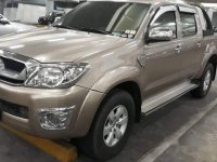 Selling Beige Toyota Hilux 2011 at 84000 km 