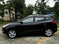 Black Hyundai Tucson 2012 at 50000 km for sale 