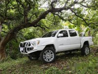 White Toyota Tacoma 2013 for sale in Quezon City 