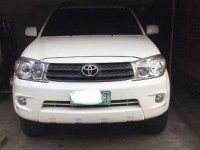 Selling White Toyota Fortuner 2009 Automatic Gasoline