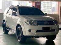Sell White 2010 Toyota Fortuner Automatic Gasoline at 80000 km