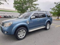 Selling Blue Ford Everest 2013 Automatic Diesel at 126000 km 