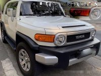 White Toyota Fj Cruiser 2015 at 5000 km for sale 