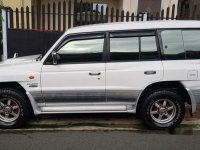 Selling White Mitsubishi Pajero 2004 at 140000 km 