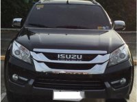 Selling Black Isuzu Mu-X 2017 Automatic Diesel 