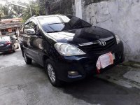 Selling Black Toyota Innova 2010 
