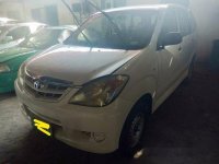 Selling White Toyota Avanza 2009 Manual Gasoline 