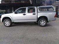 Silver Isuzu D-Max 2011 at 60000 km for sale 