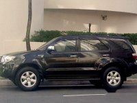 Selling Black Toyota Fortuner 2010 at 93000 km 