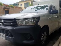 Sell White 2016 Toyota Hilux at 28000 km 