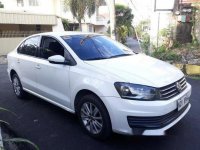 White Volkswagen Polo 2016 at 75000 km for sale 