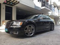 Black Chrysler 300c 2013 at 30000 km for sale 