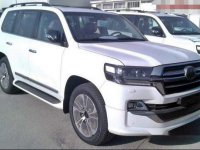 Selling White Toyota Land Cruiser 2019 at 1000 km