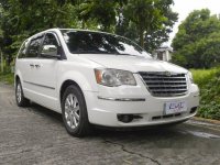 Selling White Chrysler Town And Country 2011 in Quezon City
