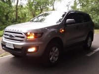 Silver Ford Everest 2018 for sale in Manual