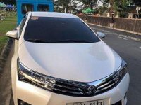Selling White Toyota Corolla Altis 2015 at 19000 km 