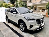 Pearlwhite Hyundai Grand santa fe 2017 for sale in Automatic