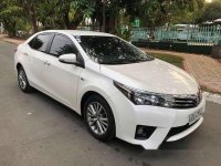 Selling White Toyota Corolla Altis 2014 at 24000 km