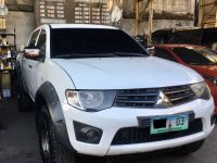 White Mitsubishi Strada 2012 for sale in Manual