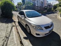 Selling Pearl White Toyota Corolla Altis 2010 in Manila