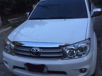 White Toyota Fortuner 2010 for sale in Manila
