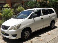 Selling White Toyota Innova 2014 in Rizal