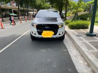 Selling White Ford Ranger in Manila