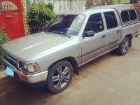 Selling Silver Toyota Hilux in Quezon City