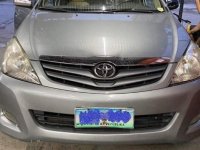 Selling Silver Toyota Innova 2009 in Quezon City