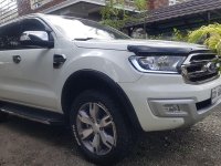 Selling White Ford Everest 2016 in Gapan