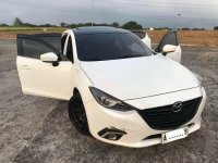 Selling White Mazda 3 SkyActiv 2.0 in Las Piñas