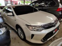 Pearl White Toyota Camry 2018 for sale in Quezon