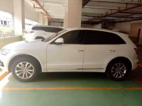 White Audi Q5 2015 