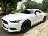 White Ford Mustang 2017
