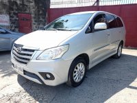 White Toyota Innova 2016 