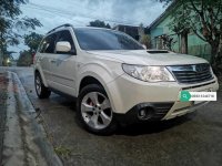 Selling White Subaru Forester 2009