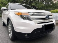 White Ford Explorer 2013 